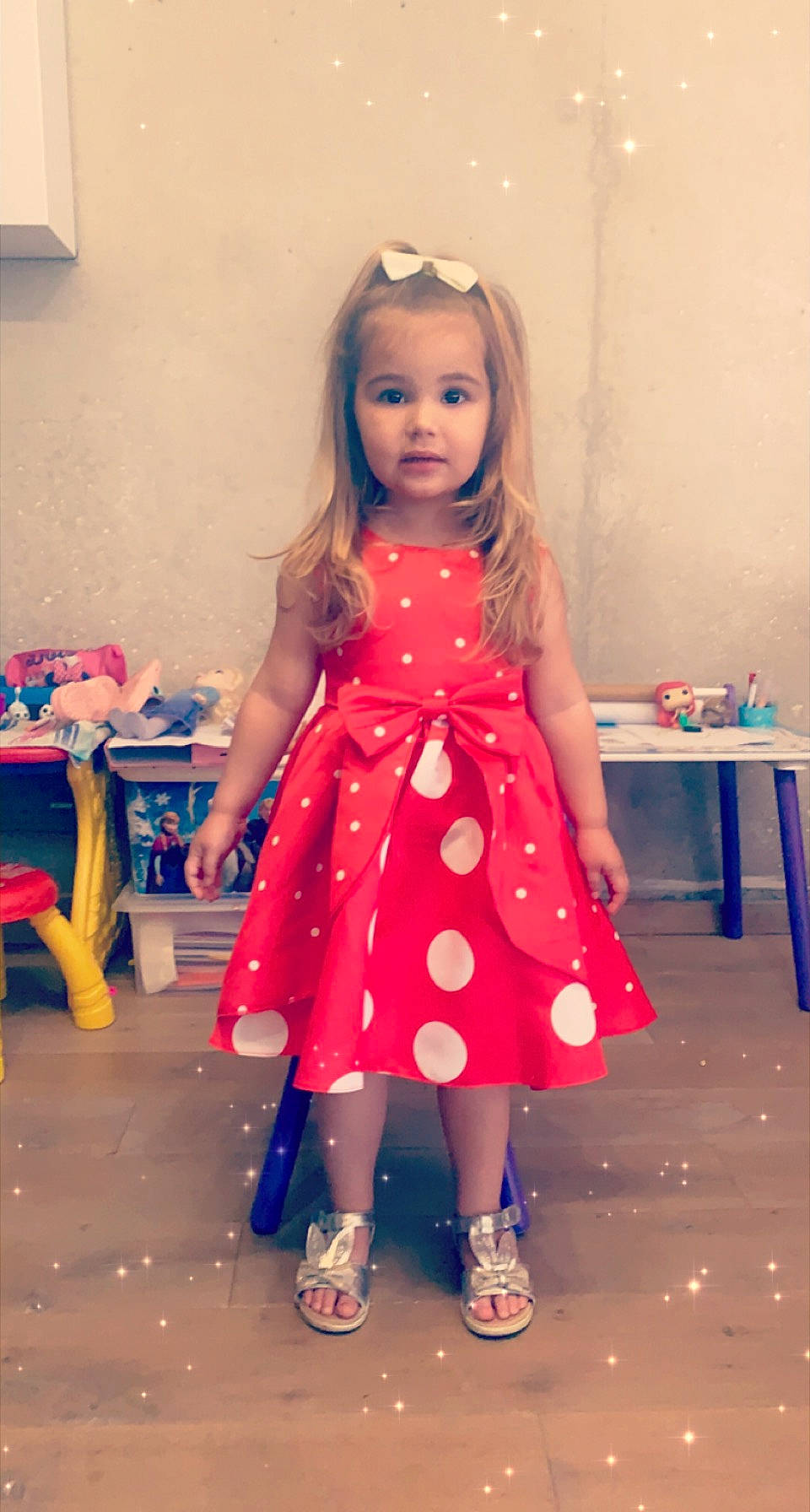Maylia a rejoint le concours — aidez-le/la à gagner de superbes lots ! baby_toddler_clothing, beauty, day_dress, dress, fashion, fashion_design, flooring, formal_wear, hairstyle, happy, joint, magenta, one_piece_garment, pattern, person, pink, shoulder, sleeve, standing, thigh