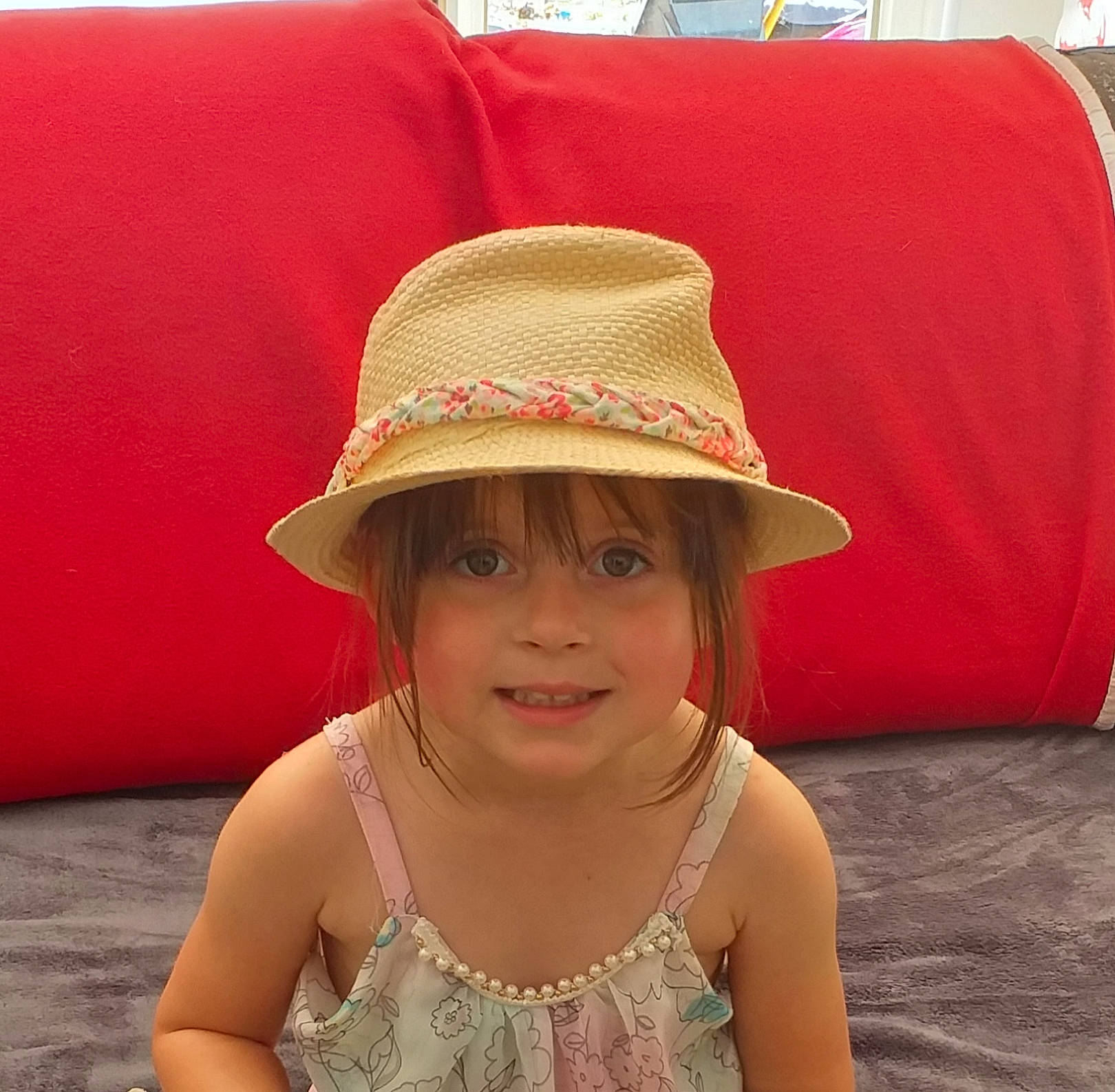 Mylena participe au concours pour gagner de l'argent avec cette photo : child, clothing, costume_hat, fashion_accessory, hat, headgear, headwear, joy, person, sun_hat, toddler