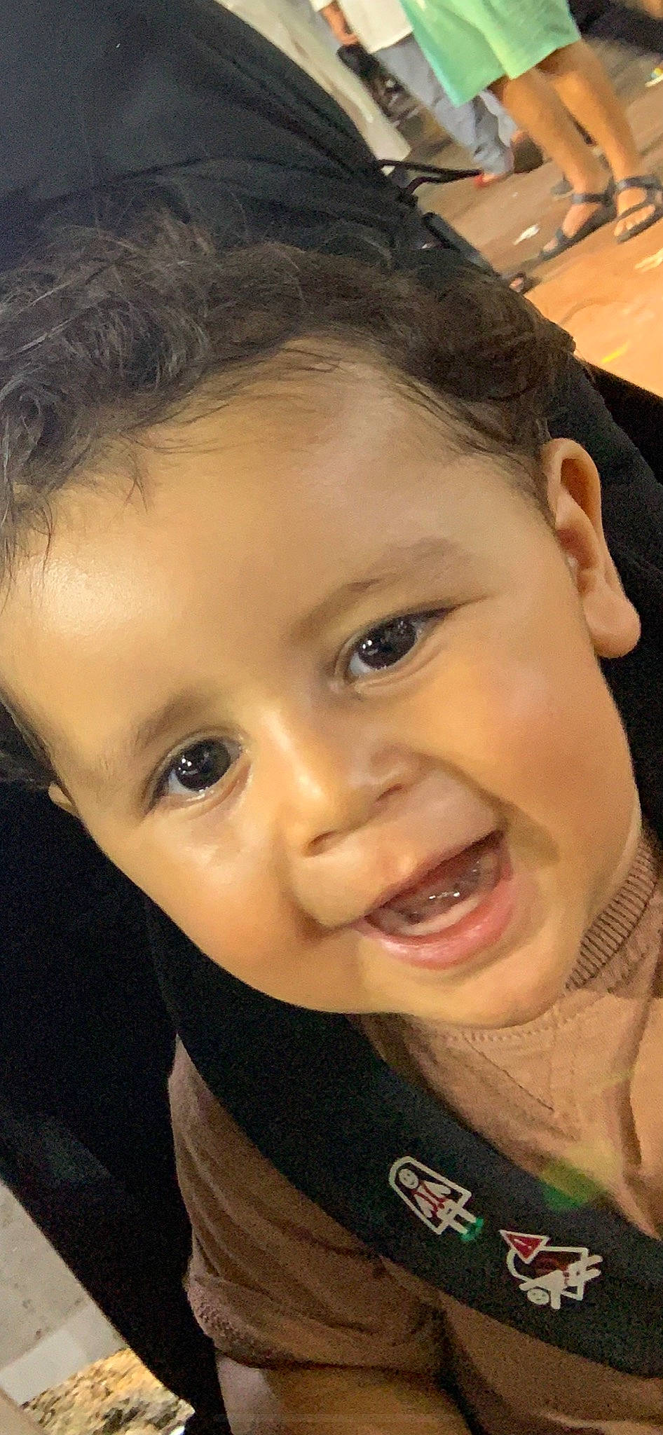 Jassim participe au concours pour gagner de l'argent avec cette photo : black_hair, cheek, child, chin, ear, eyebrow, eyelash, flash_photography, forehead, happy, iris, jaw, joy, lip, mouth, nose, person, skin, sleeve, smile