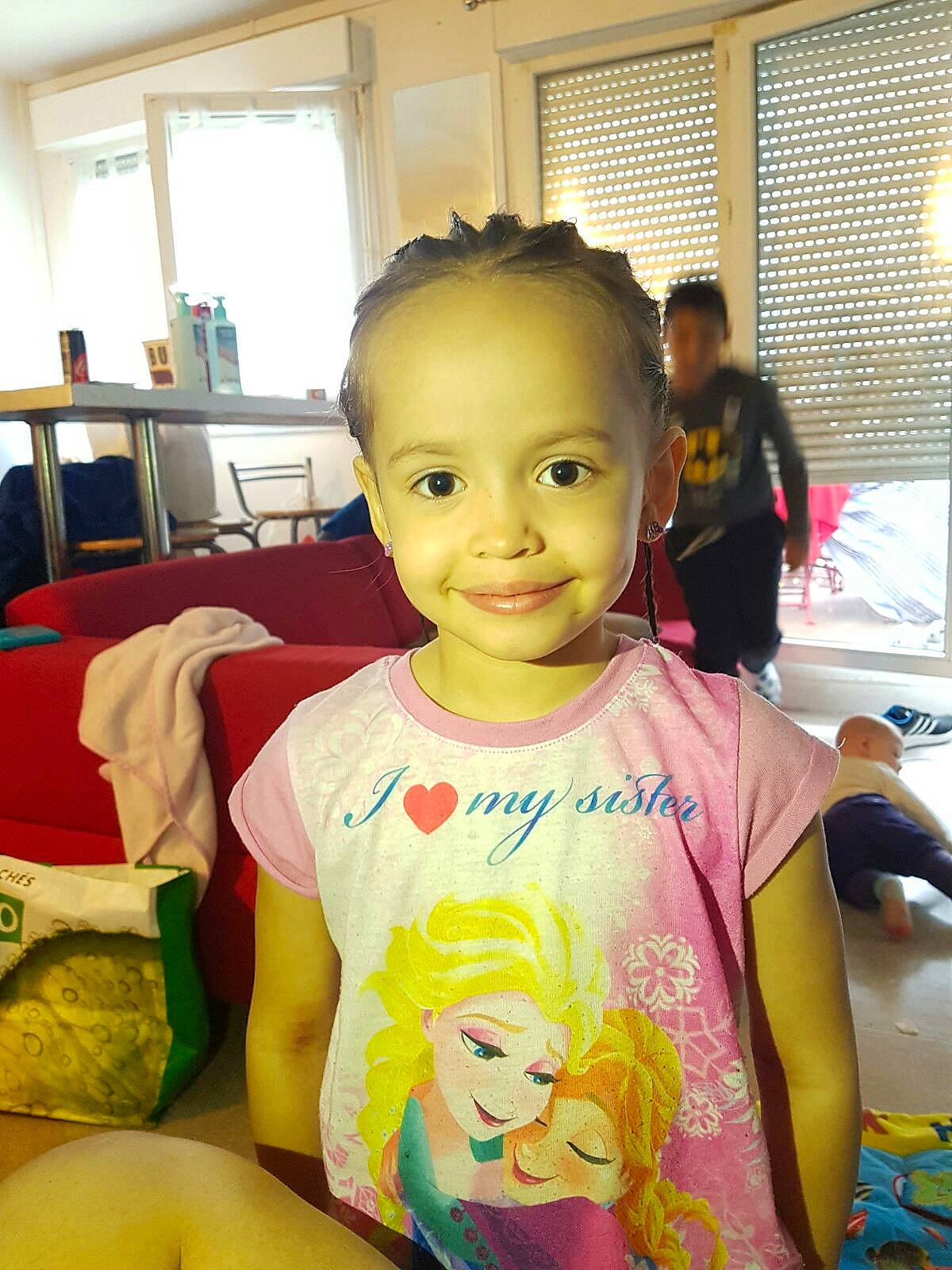 Kelly participe au concours pour gagner de l'argent avec cette photo : child, day, infant, joy, people, person, play, smile, toddler