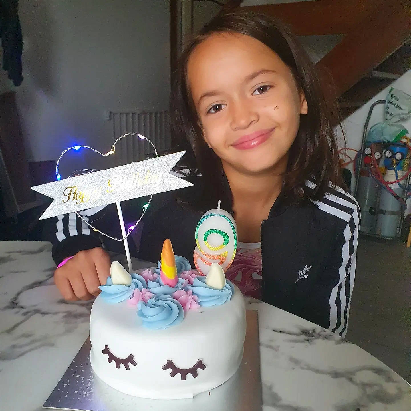 Kelly participe au concours pour gagner de l'argent avec cette photo : baked_goods, baking, birthday_cake, birthday_candle, buttercream, cake, cake_decorating, cake_decorating_supply, candle, dessert, event, food, fun, joy, person, smile, sugar_cake, sugar_paste, sweetness, t_shirt