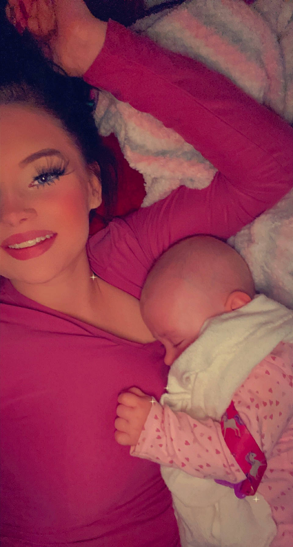 Myah is registered to the contest to win money with this photo: cheek, chin, comfort, eye, eyelash, face, facial_expression, hairstyle, hand, head, human, human_body, lip, mouth, muscle, neck, nose, person, skin, smile