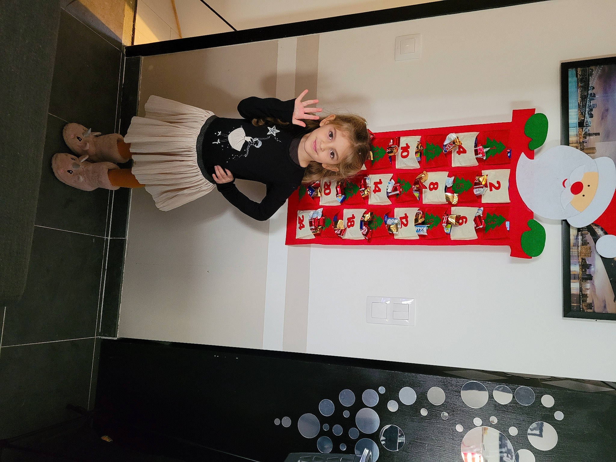 Lorelyne participe au concours pour gagner de l'argent avec cette photo : carmine, child, event, flooring, fun, holiday, house, indoor_games_and_sports, interior_design, joy, person, picture_frame, recreation, rectangle, room, smile, suit, toddler, visual_arts, wall