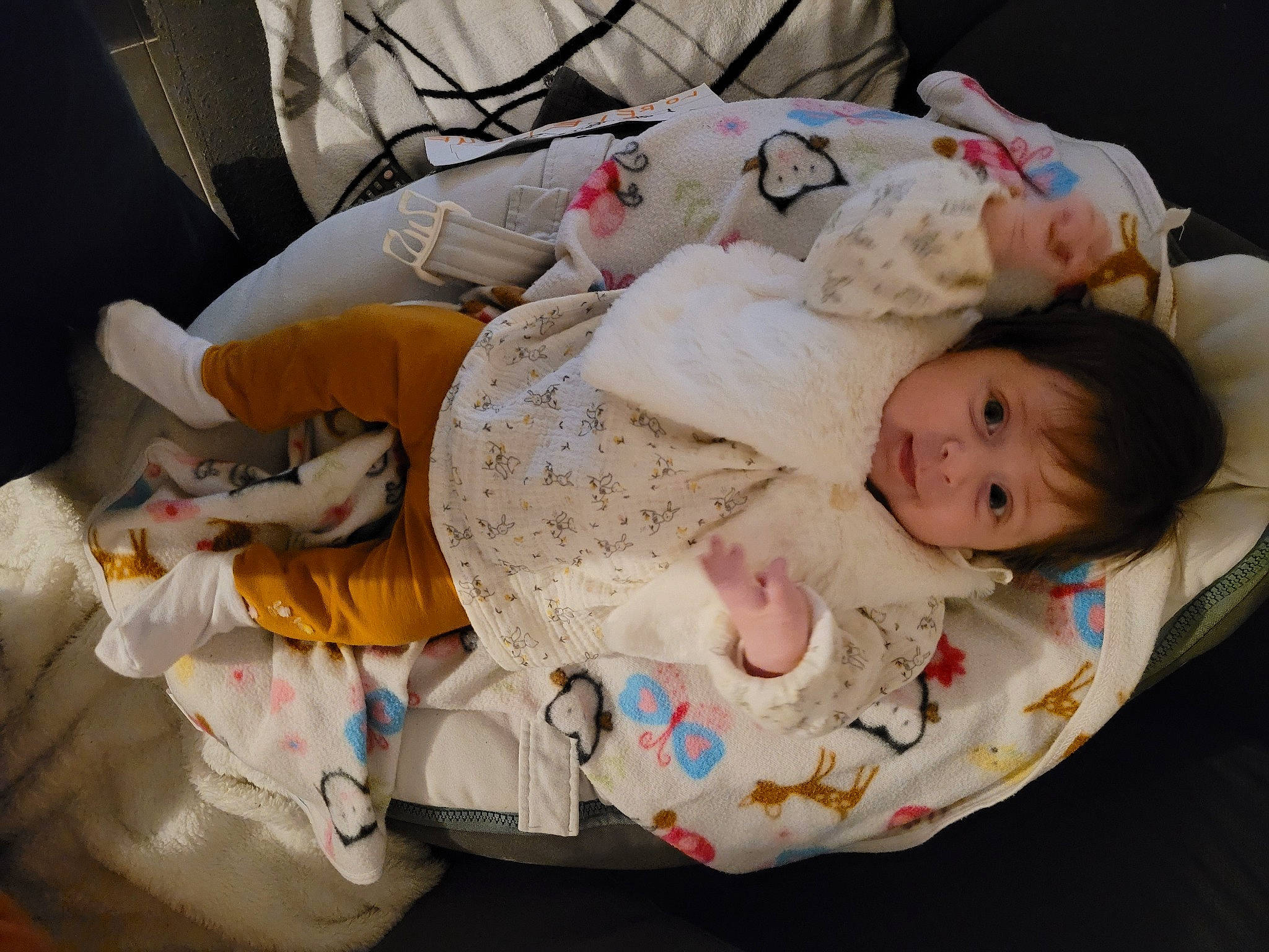 Evangeline participe au concours pour gagner de l'argent avec cette photo : baby, baby_products, baby_toddler_clothing, child, comfort, event, happy, linens, mechanical_fan, person, room, sitting, smile, textile, toddler