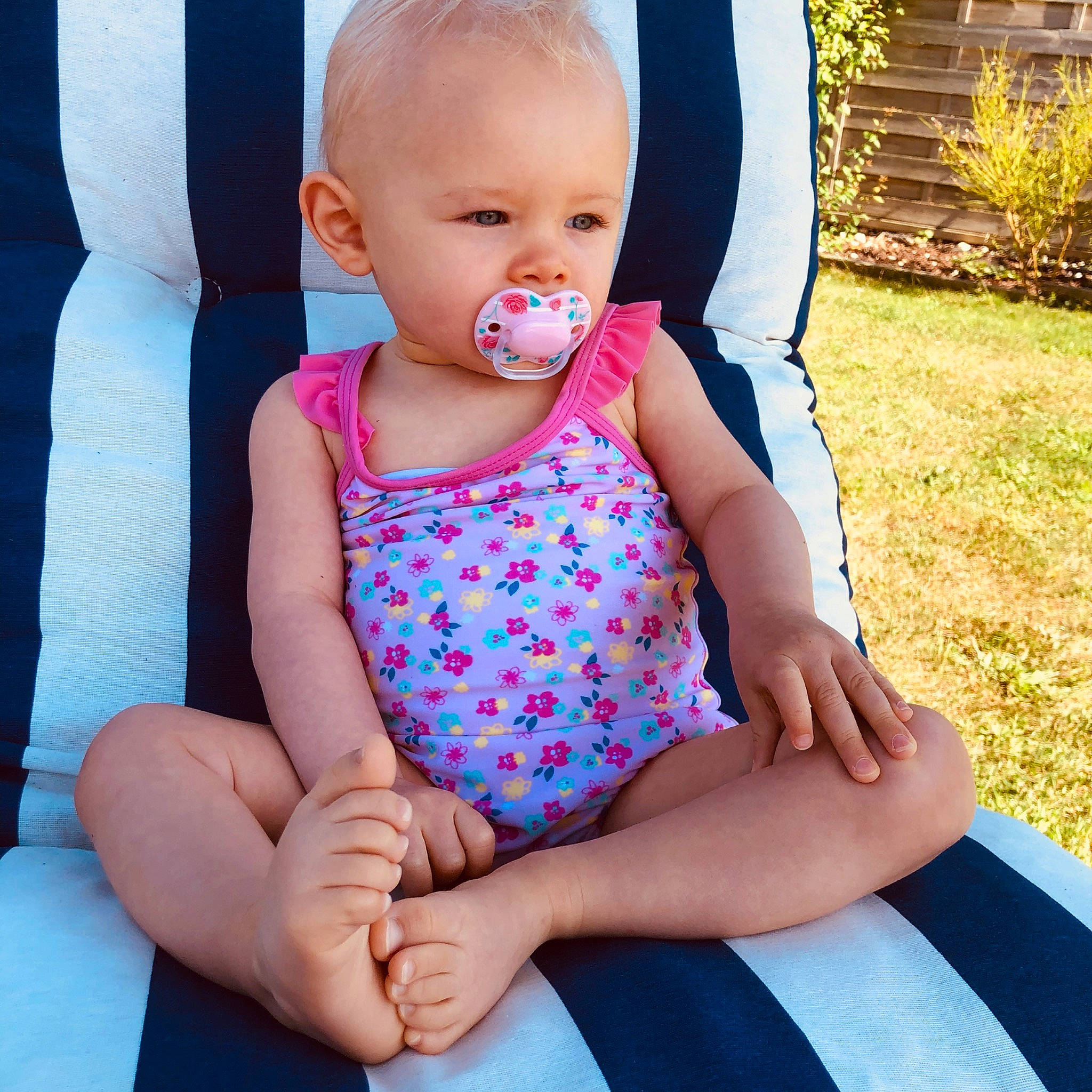 Celeste a rejoint le concours — aidez-le/la à gagner de superbes lots ! baby, baby_products, baby_toddler_clothing, child, leg, pattern, person, product, sitting, skin, toddler