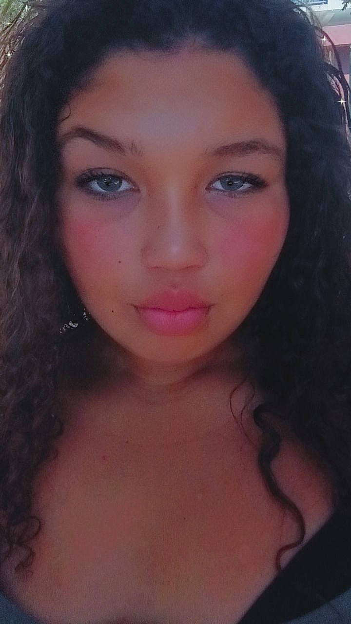 Sara participe au concours pour gagner de l'argent avec cette photo : cheek, eye, eye_liner, eyebrow, eyelash, face, flash_photography, forehead, hair, iris, jaw, lip, lipstick, makeover, mouth, neck, nose, person, shoulder, skin