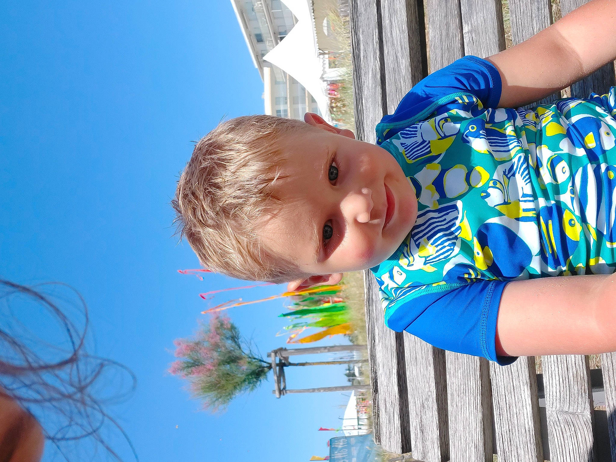 Younes participe au concours pour gagner de l'argent avec cette photo : adaptation, azure, baby_toddler_clothing, blue, child, daytime, electric_blue, event, fun, happy, joy, leisure, people_in_nature, person, play, sky, smile, summer, toddler, water