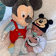 𝐓𝐡𝐲𝐚𝐠𝐨 a rejoint le concours — aidez-le/la à gagner de superbes lots ! baby, blanket, child, comfort, cozy, cute, face, hat, indoor, infant, mickey_mouse, pacifier, pajamas, person, plush_toy, rest, sleeping, smile, soft_texture, toy