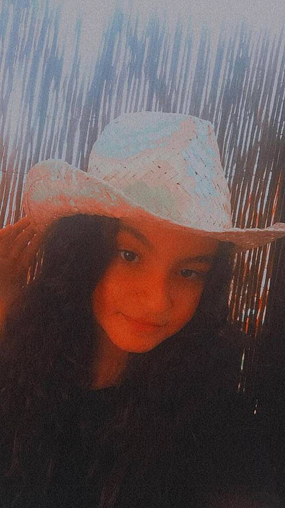 Patricia a rejoint le concours — aidez-le/la à gagner de superbes lots ! brown_hair, cap, child, eye, eyelash, fashion_accessory, flash_photography, fun, hair, happy, hat, headgear, joy, landscape, layered_hair, lip, long_hair, person, selfie, sun_hat