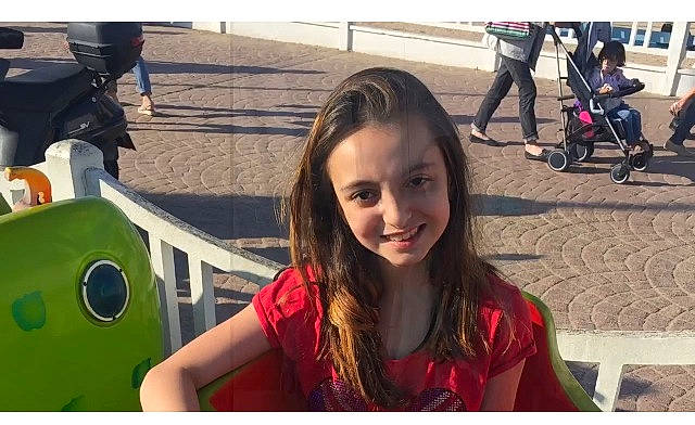 Juliette participe au concours pour gagner de l'argent avec cette photo : child, fun, girl, joy, person, product, recreation, vacation