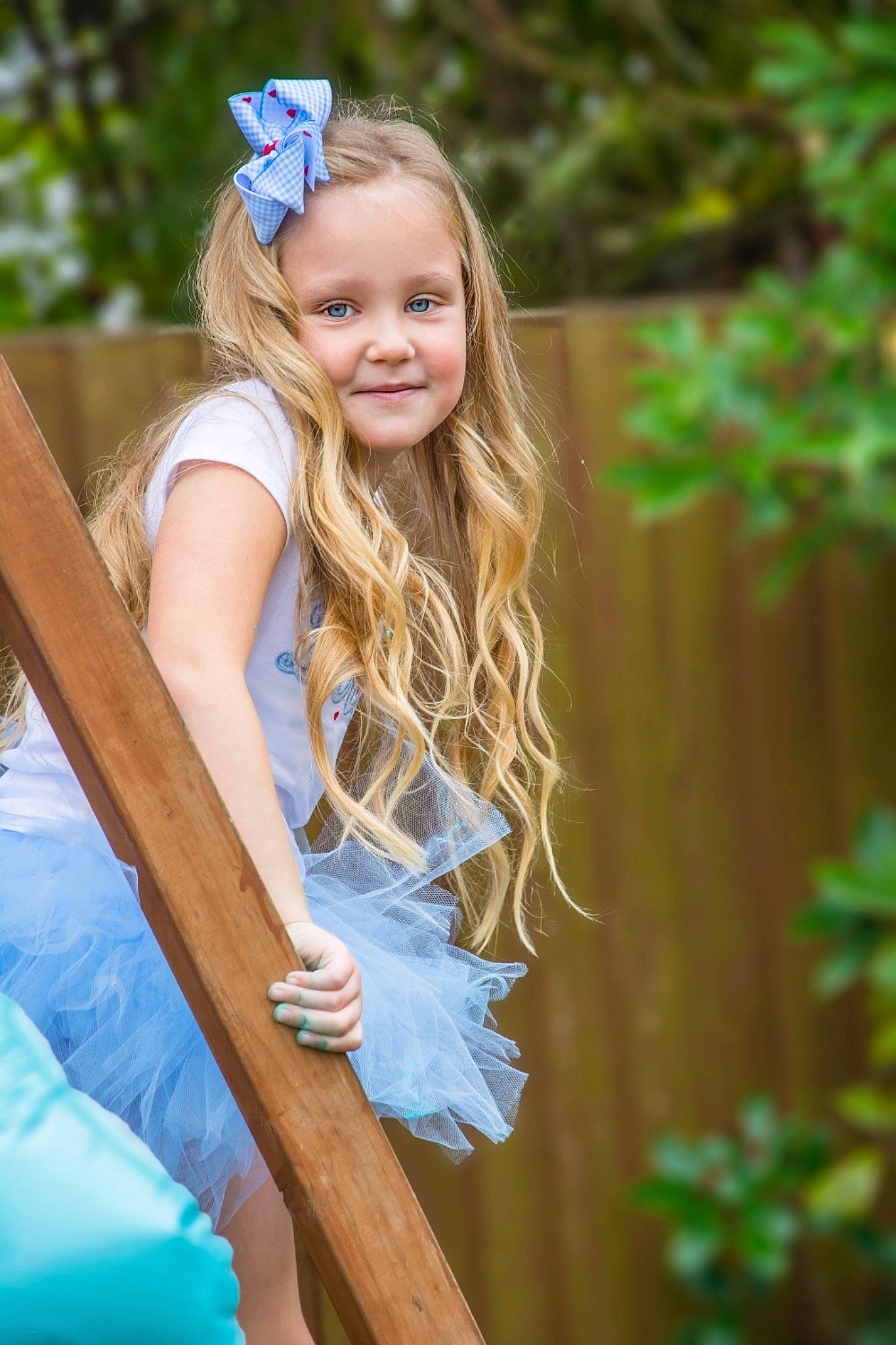 Dolly is registered to the contest to win money with this photo: abdomen, beauty, blond, blue, fun, girl, grass, hair, hair_accessory, happiness, human_hair_color, joy, long_hair, person, photo_shoot, plant, portrait_photography, smile, summer, tree