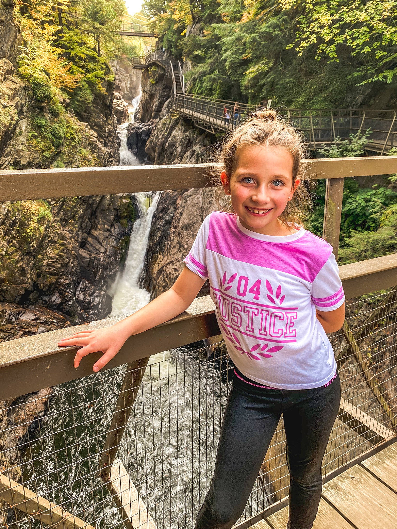 Harmonie is registered to the contest to win money with this photo: cool, fun, grass, hairstyle, happy, joy, leg, leisure, nature, people, people_in_nature, person, recreation, smile, standing, summer, t_shirt, thigh, travel, tree