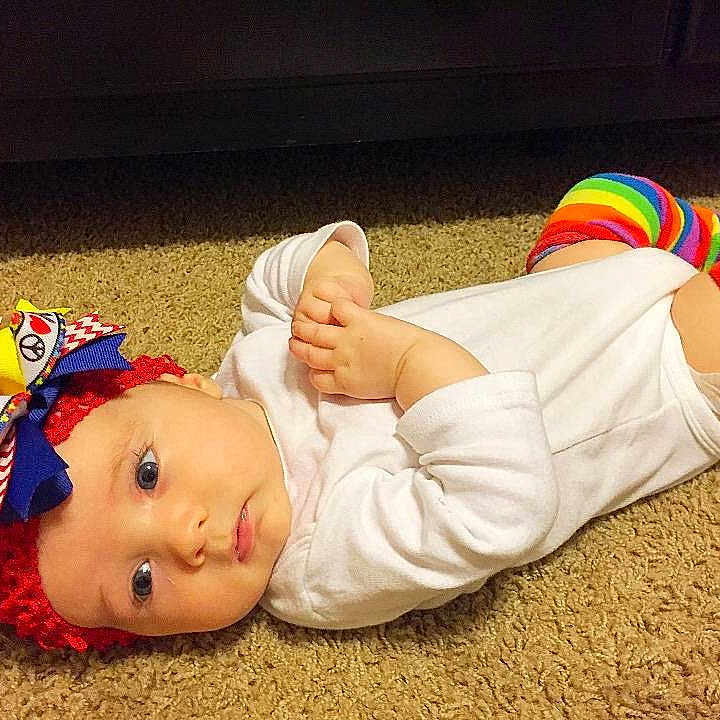 Romi is registered to the contest to win money with this photo: