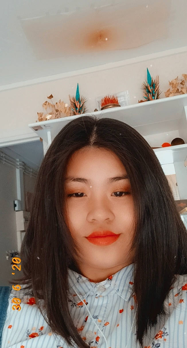 Vanessa a rejoint le concours — aidez-le/la à gagner de superbes lots ! beauty, black_hair, brown_hair, cheek, chin, eyebrow, face, forehead, hair, hair_coloring, hairstyle, head, jaw, lip, long_hair, nose, person, selfie, step_cutting