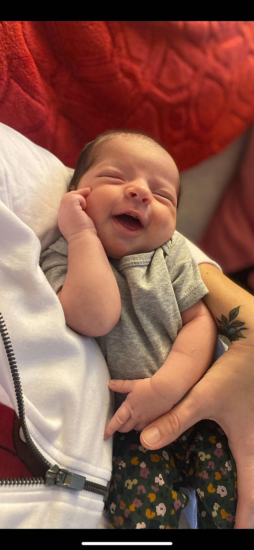 Avler is registered to the contest to win money with this photo: baby, baby_toddler_clothing, cheek, child, comfort, eye, finger, gesture, happy, head, human_body, iris, lip, mouth, nose, person, skin, sleeve, smile, thumb