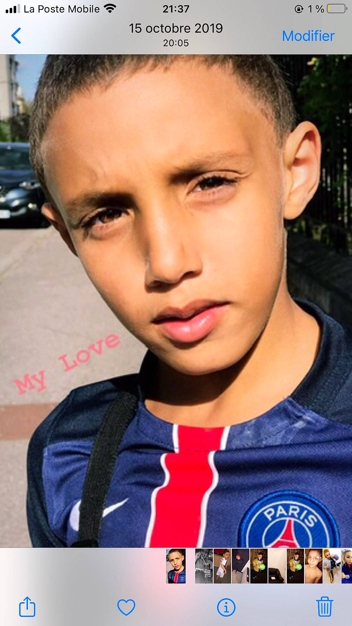 Chemsy a rejoint le concours — aidez-le/la à gagner de superbes lots ! buzz_cut, caesar_cut, child, cool, crew_cut, crop, electric_blue, eyebrow, eyelash, forehead, happy, joy, logo, person, photo_caption, portrait_photography, t_shirt