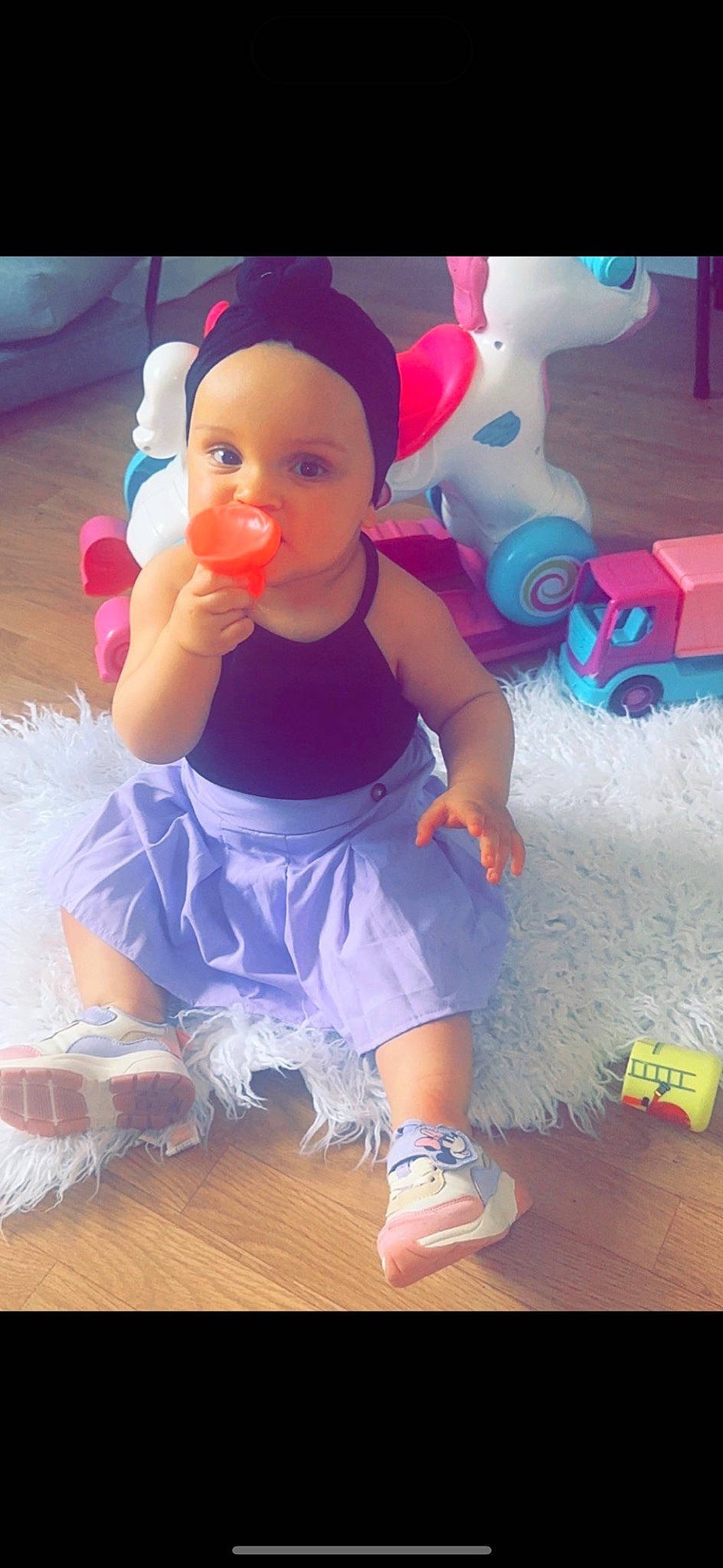 Alma participe au concours pour gagner de l'argent avec cette photo : animation, baby_toddler_clothing, balloon, child, entertainment, fictional_character, fun, happy, leisure, magenta, party, party_supply, person, pink, play, purple, snapshot, t_shirt, textile, toddler