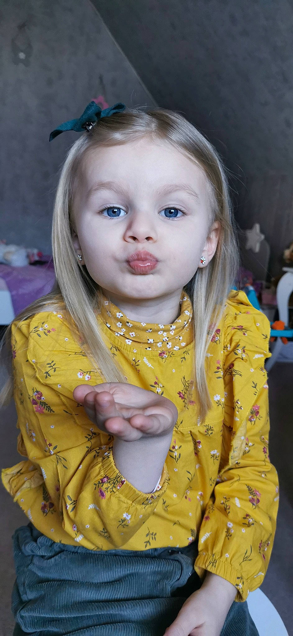 Léanna a rejoint le concours — aidez-le/la à gagner de superbes lots ! baby, baby_toddler_clothing, cheek, child, dress, eye, eyelash, face, fun, hairstyle, happy, head, iris, lip, organ, outerwear, person, product, skin, toddler