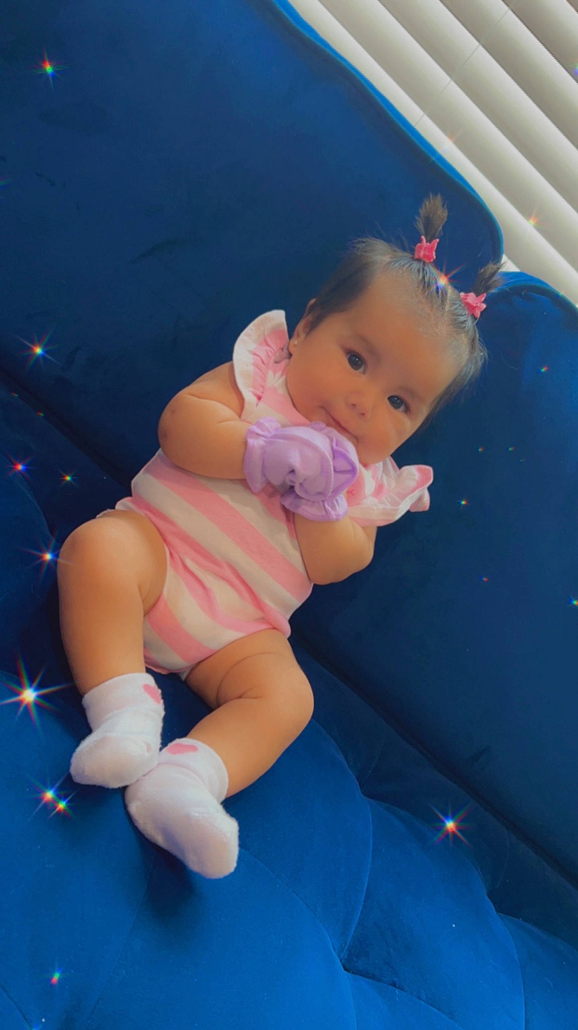 Reina is registered to the contest to win money with this photo: abdomen, baby, baby_toddler_clothing, barefoot, chest, electric_blue, foot, fun, happy, human_leg, knee, lap, leg, leisure, navel, person, pink, recreation, thigh, toddler