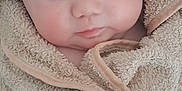 Ambre a rejoint le concours — aidez-le/la à gagner de superbes lots ! baby, blanket, blue_eyes, child, closeup, cozy, cute, expression, face, hood, indoors, infant, newborn, person, portrait, skin, soft_texture, towel, warm, wrapped
