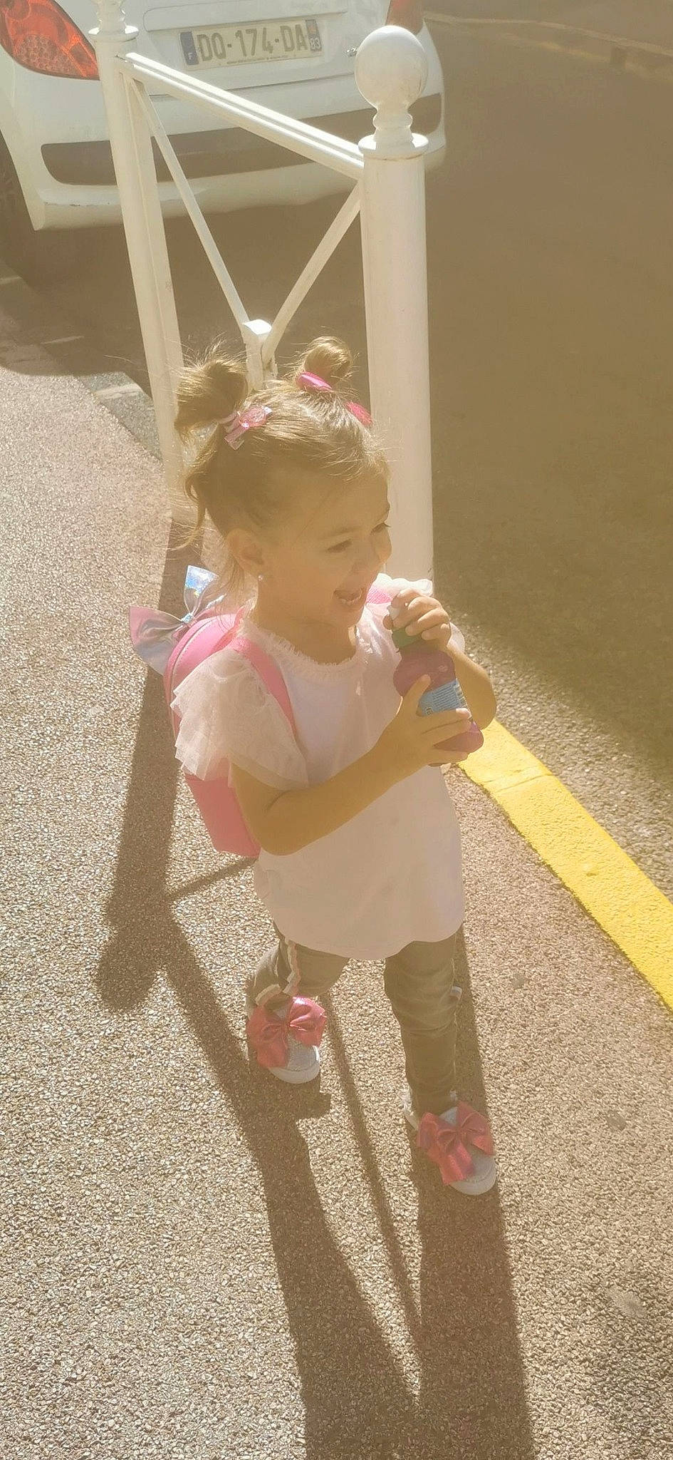 Kataleya participe au concours pour gagner de l'argent avec cette photo : baby, baby_toddler_clothing, hair_accessory, person, pink, sock