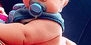 Elesyo a rejoint le concours — aidez-le/la à gagner de superbes lots ! baby, pacifier, blue_towel, beads, bracelet, diaper, arm, hand, couch, face, child, infant, cute, skin, plump, holding, person, indoors, babywear, closeup