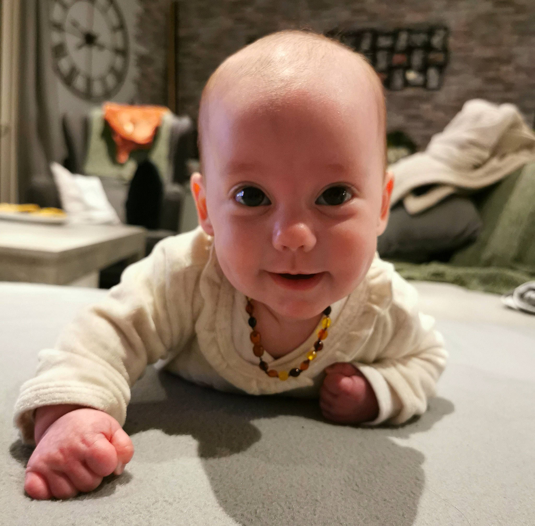 Laixy participe au concours pour gagner de l'argent avec cette photo : baby, baby_crawling, cheek, chin, comfort, crawling, eye, finger, floor, flooring, human_body, mouth, nose, person, skin, sleeve, smile, thumb, toddler, tummy_time