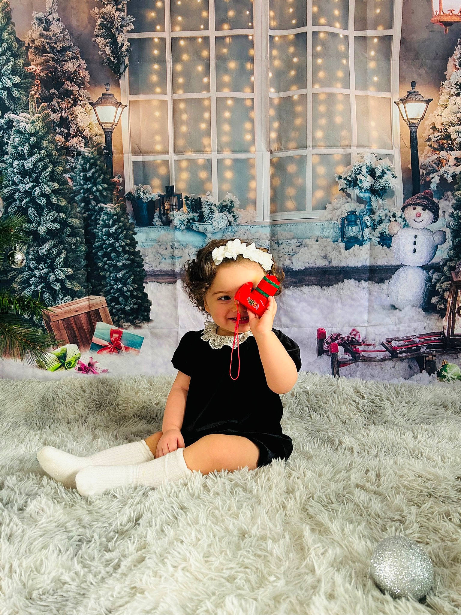 Catalina a rejoint le concours — aidez-le/la à gagner de superbes lots ! child, dress, event, flooring, freezing, fun, garden, grass, happy, holiday, leisure, people_in_nature, person, plant, sitting, spring, sunglasses, toddler, tree, window