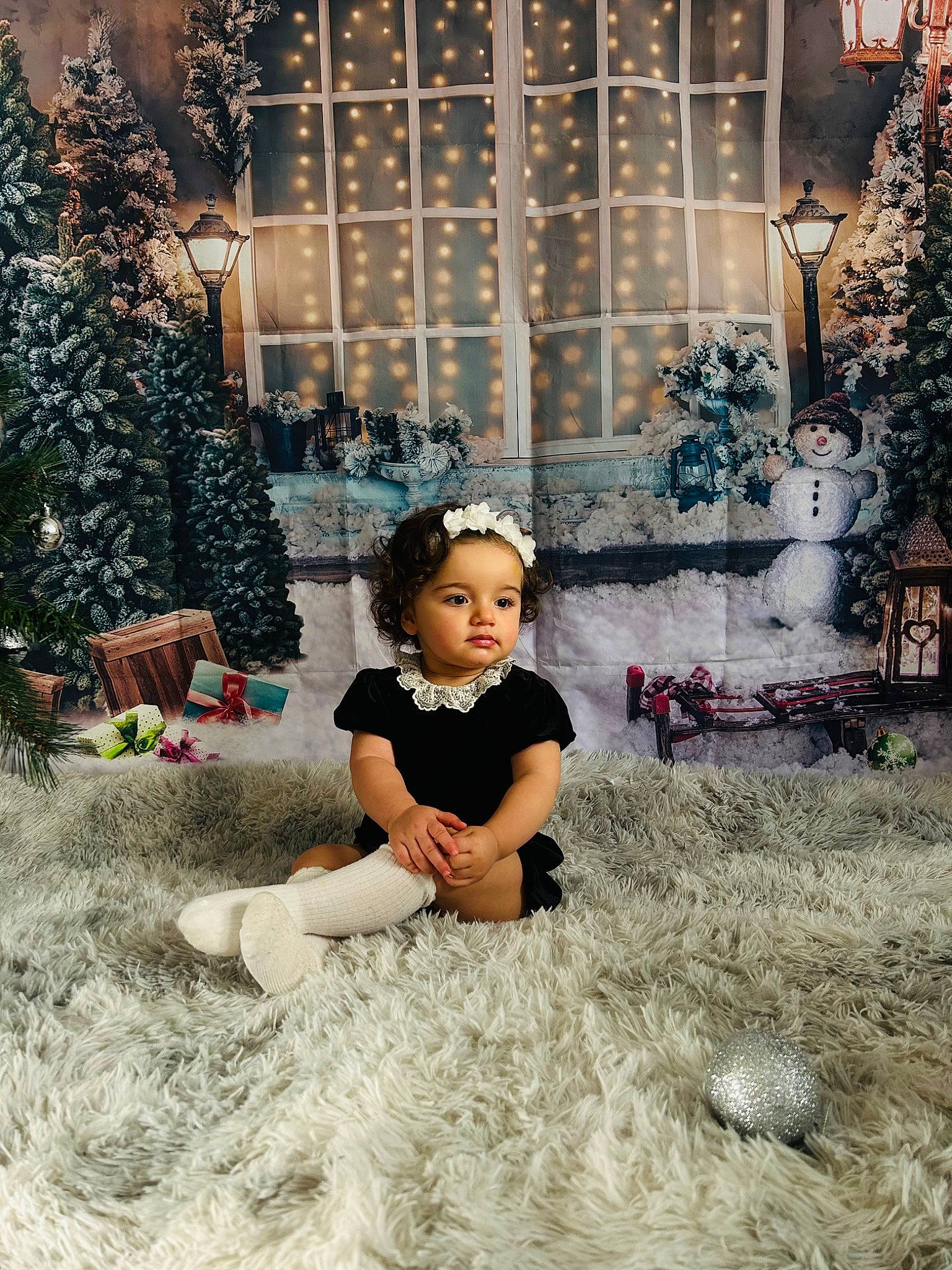 Catalina participe au concours pour gagner de l'argent avec cette photo : child, dress, event, eye, flooring, freezing, fun, garden, grass, happy, holiday, leisure, ornament, people_in_nature, person, plant, sitting, toddler, tradition, tree