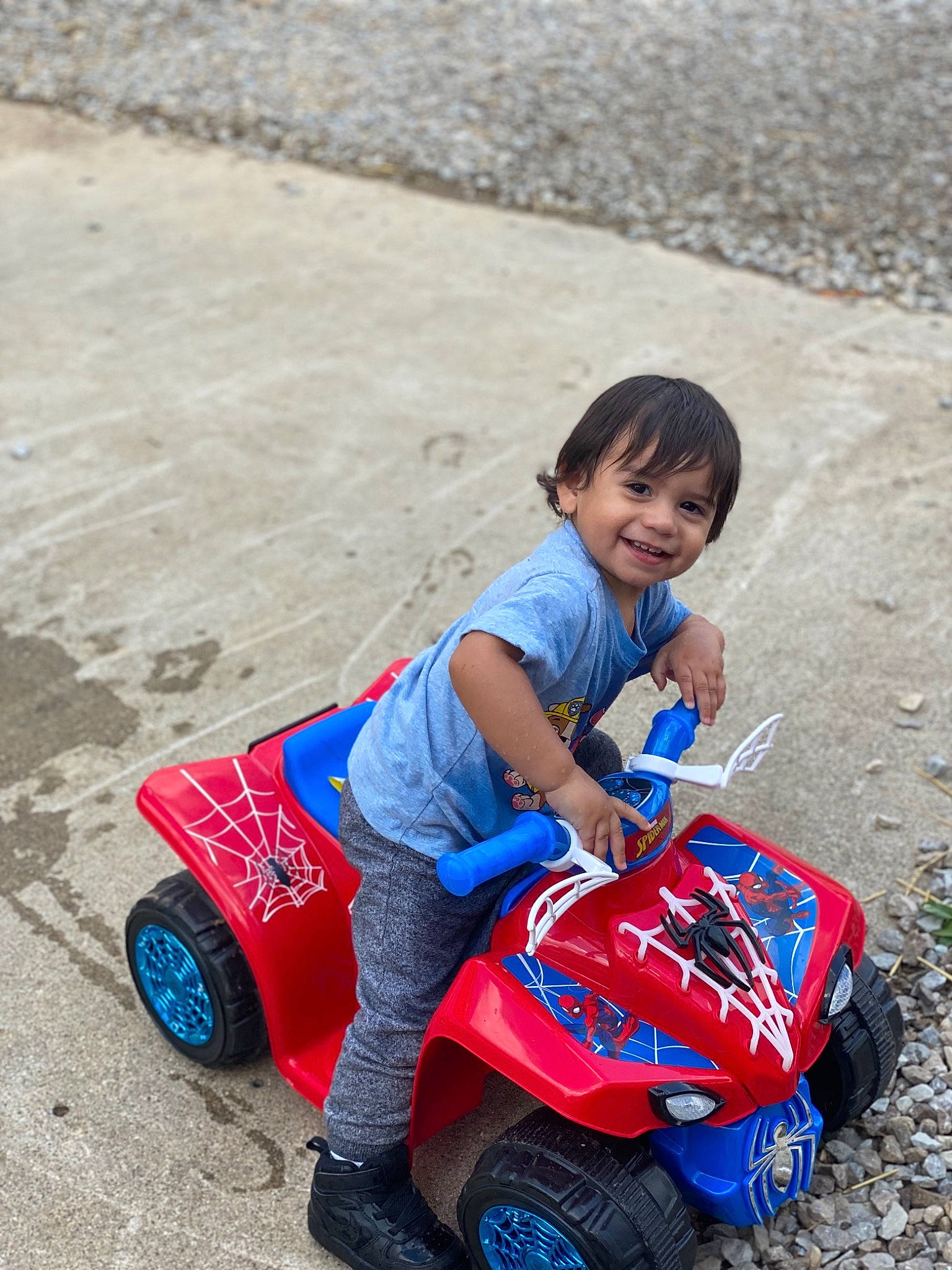 Zaiden is registered to the contest to win money with this photo: car, child, fun, joy, person, play, smile, toddler, vacation, vehicle, wheel