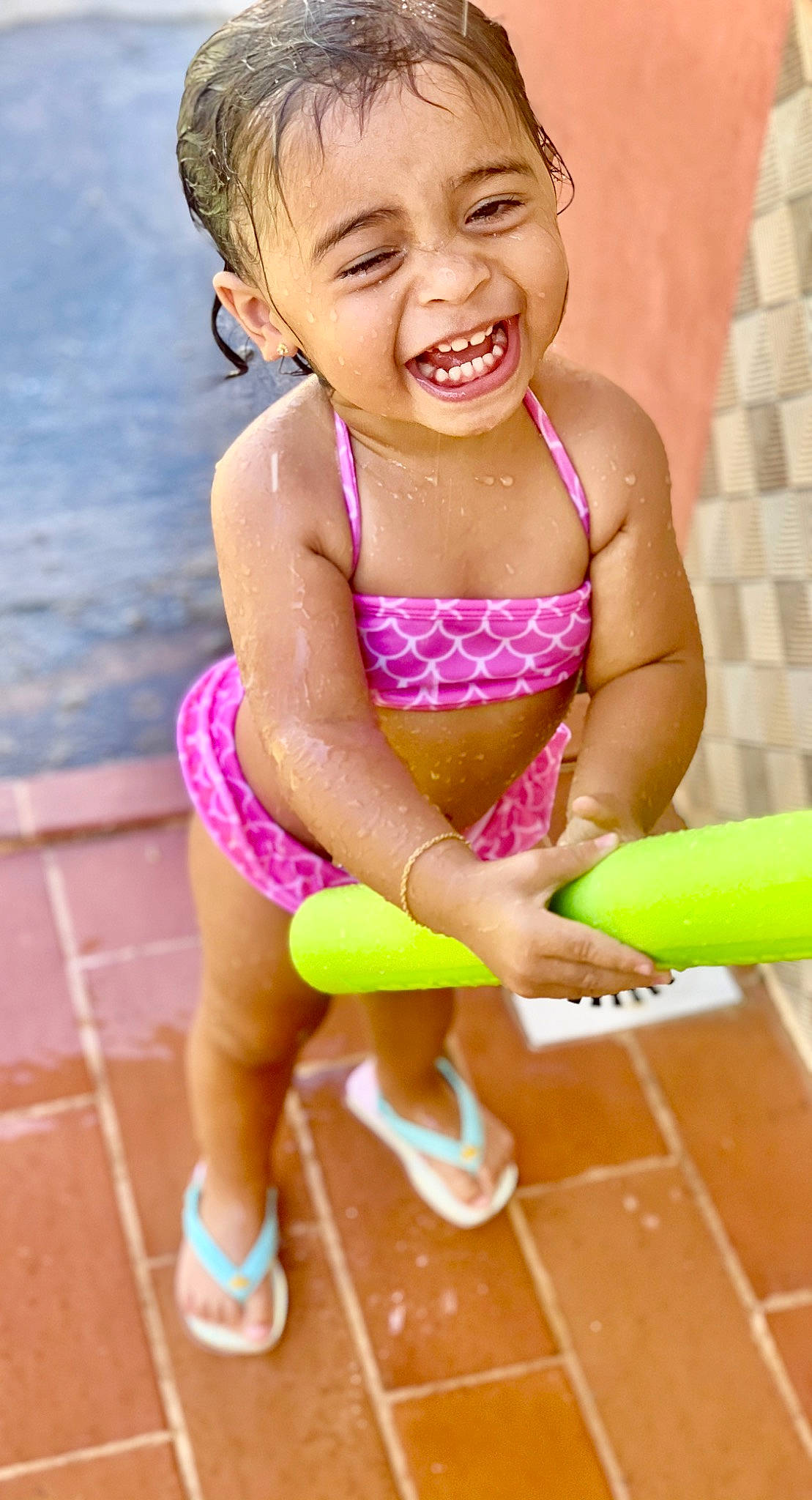 Cecília participe au concours pour gagner de l'argent avec cette photo : child, facial_expression, fun, happy, joy, leisure, person, play, potty_training, smile, toddler