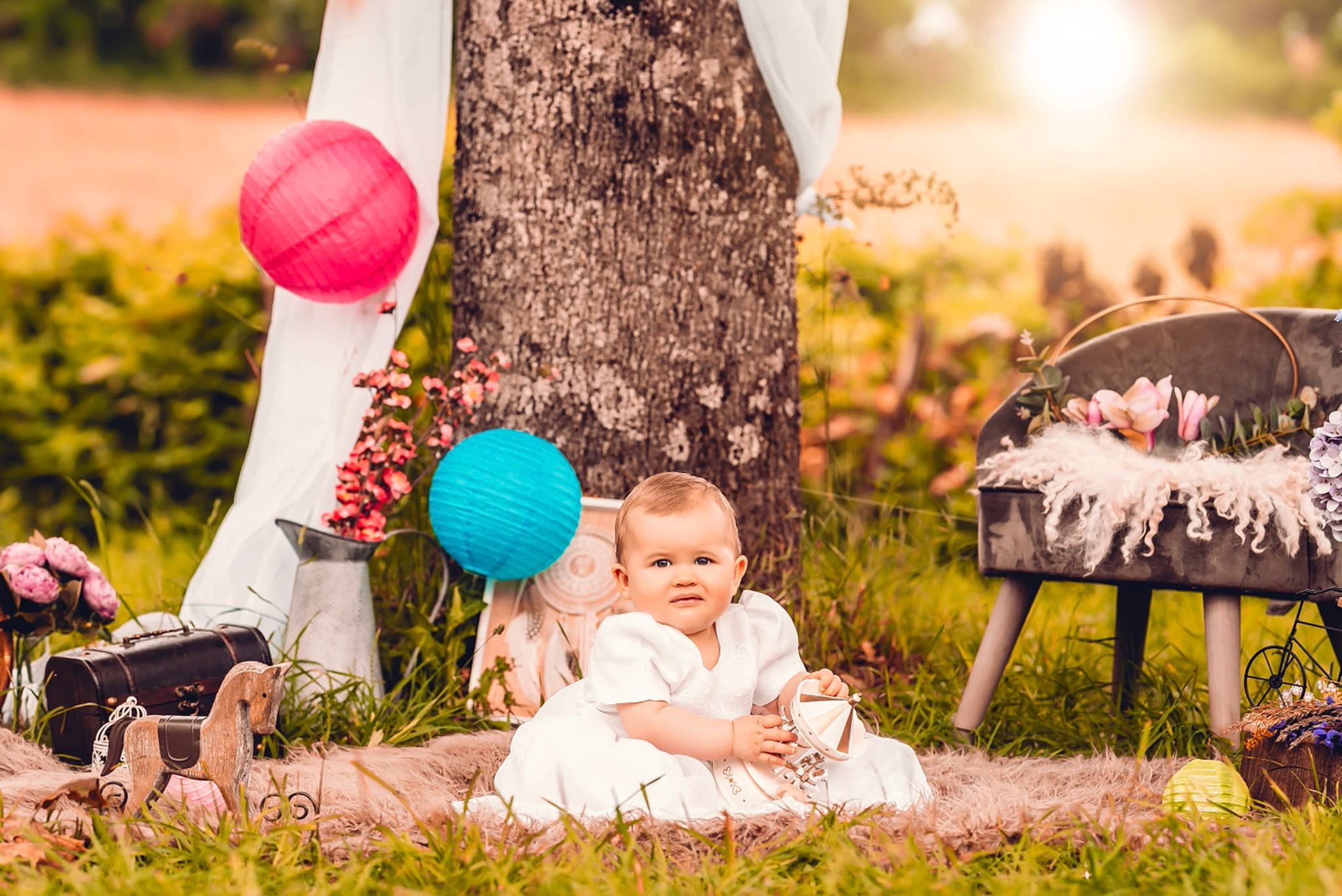 Lyana participe au concours pour gagner de l'argent avec cette photo : balloon, beauty, fun, grass, grass_family, happy, lawn, leaf, leisure, mammal, meadow, morning, nature, people, people_in_nature, person, plant, recreation, summer, tree