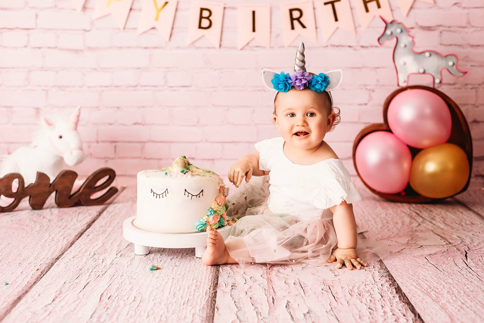 Lyana a rejoint le concours — aidez-le/la à gagner de superbes lots ! baby, baby_toddler_clothing, birthday, carnivore, child, event, fashion_accessory, flooring, font, happy, headpiece, headwear, joy, magenta, party, party_supply, pattern, person, pink, textile
