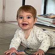 éléanore participe au concours pour gagner de l'argent avec cette photo : baby, blue_eyes, cards, child, clothing, crawling, curiosity, expression, face, floor, happy, indoor, long_sleeve, magazines, person, playing, smile, table, tile_floor, young_child