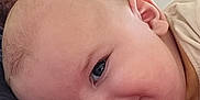 Louka participe au concours pour gagner de l'argent avec cette photo : baby, face, close_up, smile, infant, skin, head, ear, eye, cheek, clothing, soft, resting, young_child, person, cute, portrait, human, expression, warmth