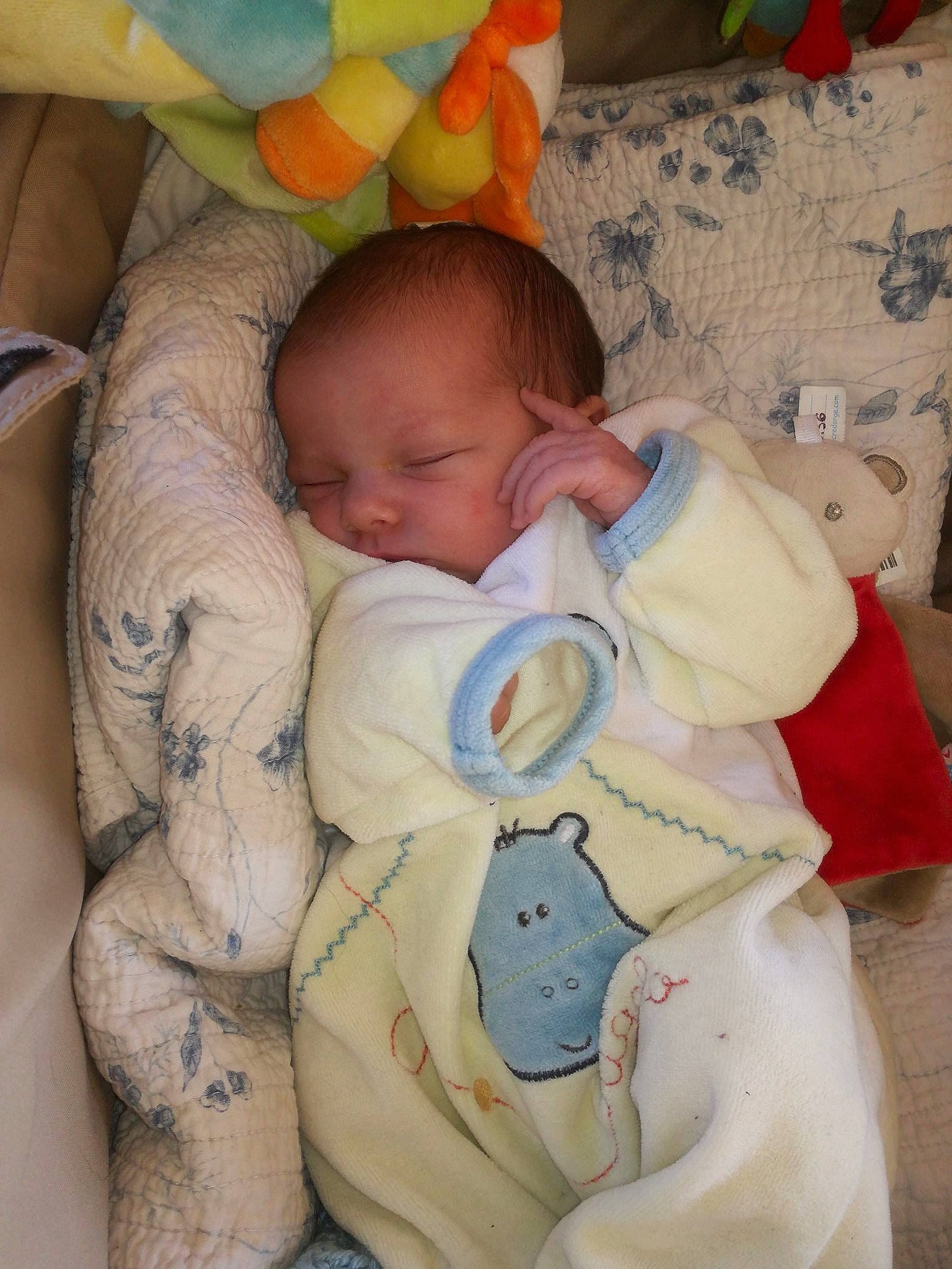 Maaya a rejoint le concours — aidez-le/la à gagner de superbes lots ! baby, baby_products, bedtime, child, nap, person, sleep, toddler