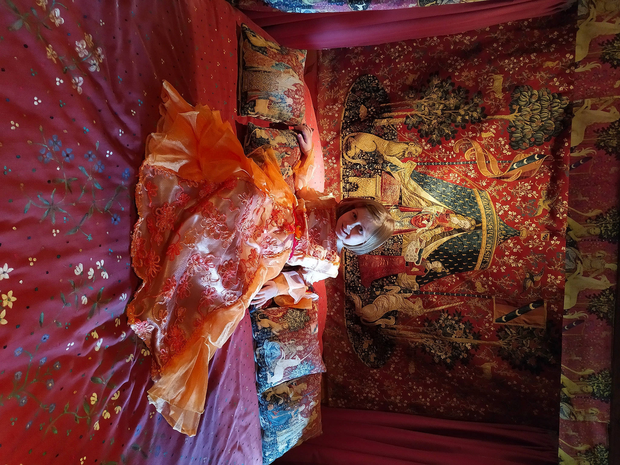 Eden participe au concours pour gagner de l'argent avec cette photo : art, ceiling, cg_artwork, dragon, event, fictional_character, flooring, glass, graphics, joy, magenta, modern_art, mythology, paint, pattern, person, tradition, tree, visual_arts, water