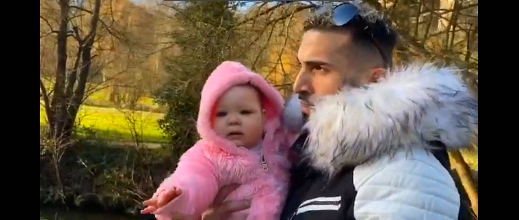 Kelyanna a rejoint le concours — aidez-le/la à gagner de superbes lots ! baby, beard, cap, child, event, fun, fur, fur_clothing, gesture, goggles, grass, happy, hat, headwear, leisure, people_in_nature, person, plant, sunglasses, toddler