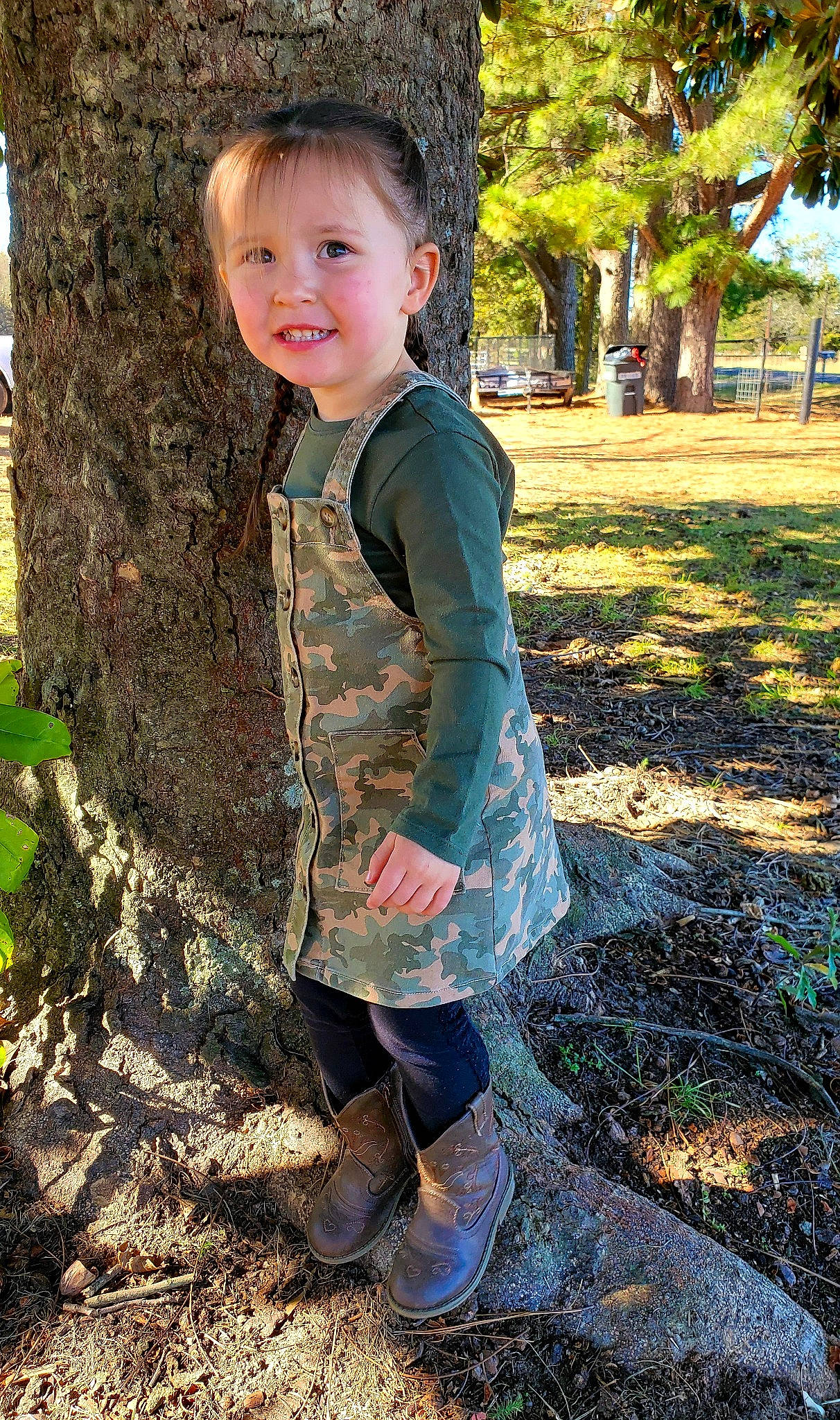 Cambrie is registered to the contest to win money with this photo: boot, child_model, joy, people_in_nature, person, shadow, shoe, toddler, trunk