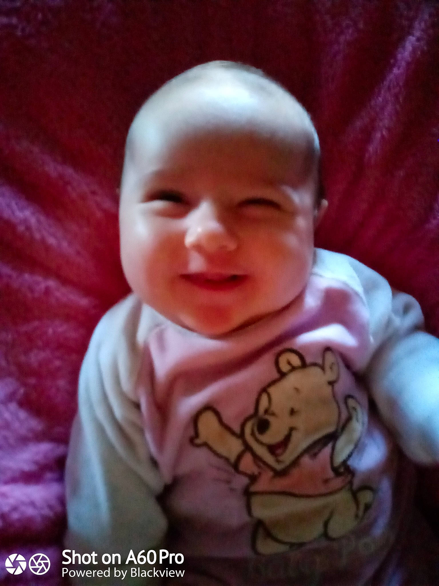 Kyra a rejoint le concours — aidez-le/la à gagner de superbes lots ! baby, baby_products, baby_toddler_clothing, bib, cheek, child, forehead, jaw, laugh, lip, mouth, organ, person, pink, skin, sleeve, toddler