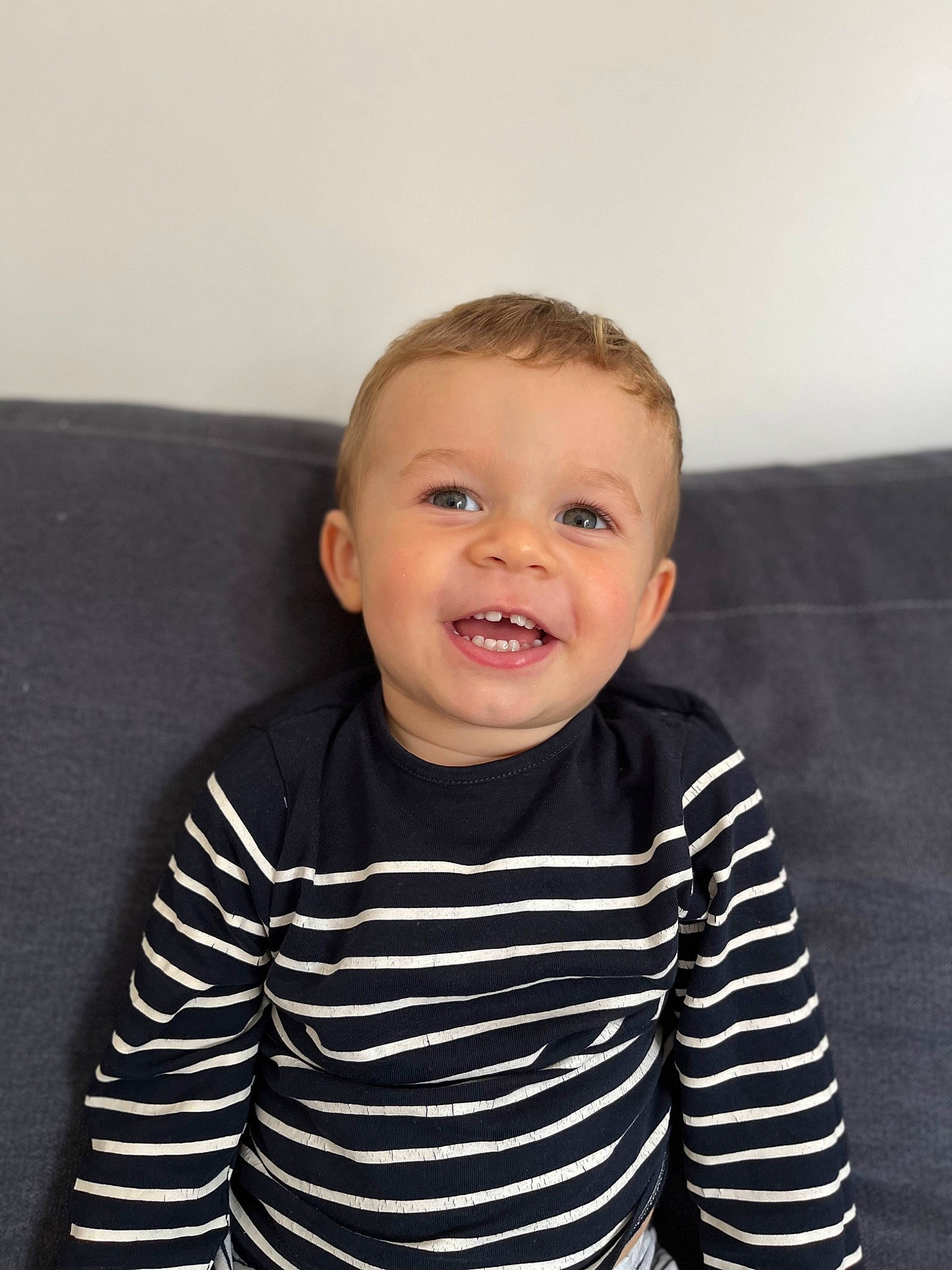 Isaac participe au concours pour gagner de l'argent avec cette photo : baby, baby_toddler_clothing, cheek, child, chin, clothing, comfort, couch, face, facial_expression, fun, hairstyle, happy, head, neck, person, sitting, sleeve, smile, t_shirt