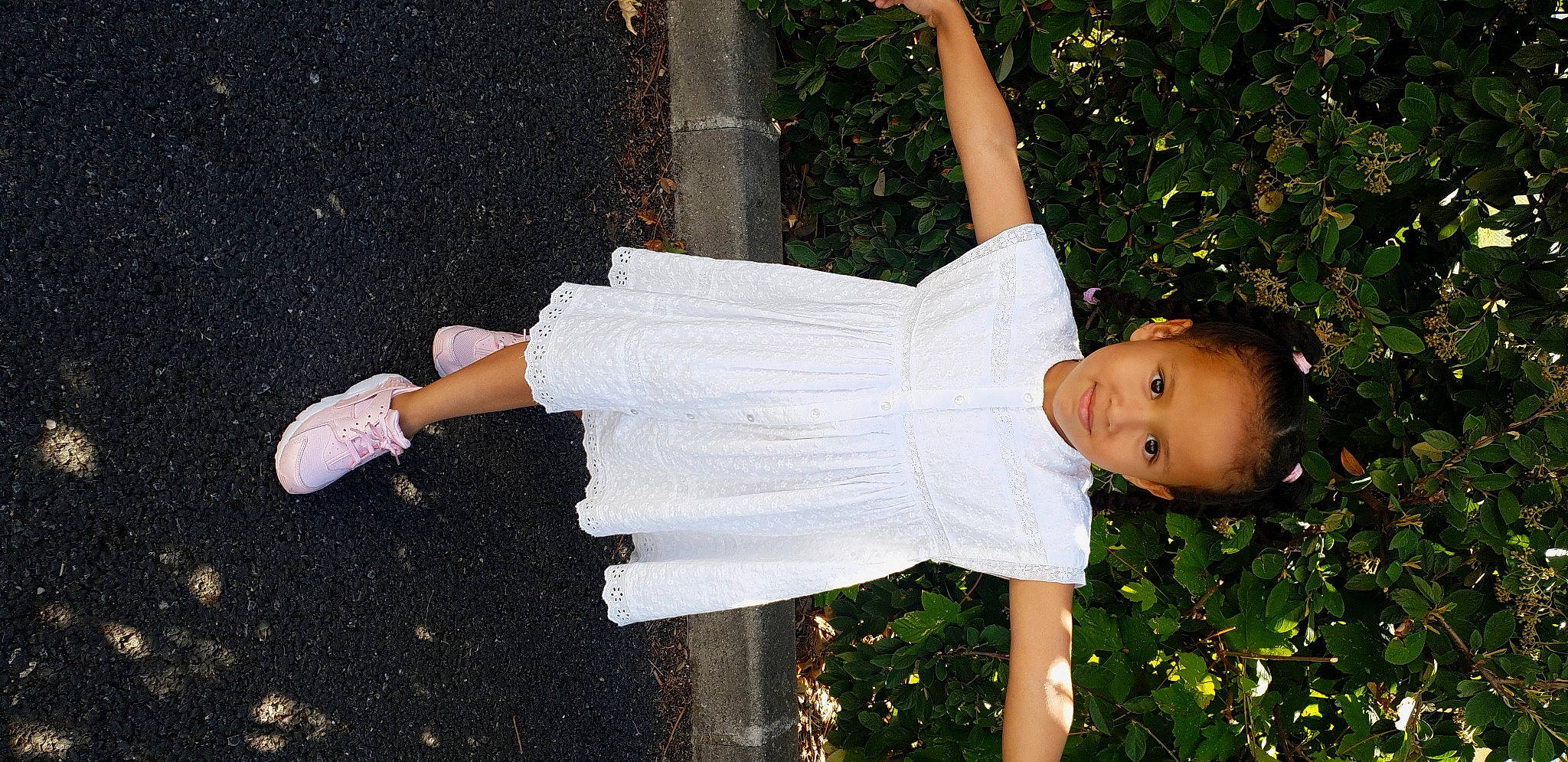 Nour a rejoint le concours — aidez-le/la à gagner de superbes lots ! child, dress, finger, fun, gesture, grass, happy, human_body, human_leg, joint, joy, leg, leisure, people_in_nature, person, plant, spring, thigh, toddler, tree