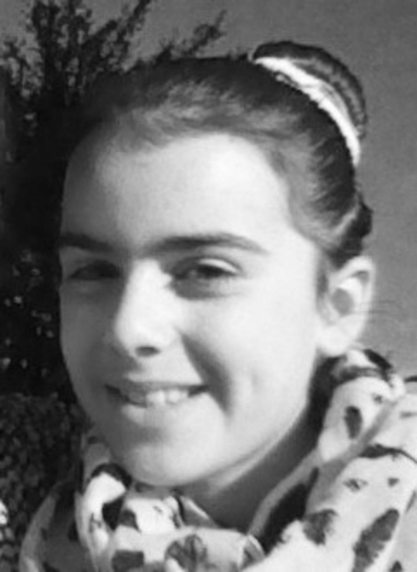 Amandine a rejoint le concours — aidez-le/la à gagner de superbes lots ! black_and_white, face, hair, hairstyle, head, image, joy, monochrome, monochrome_photography, photography