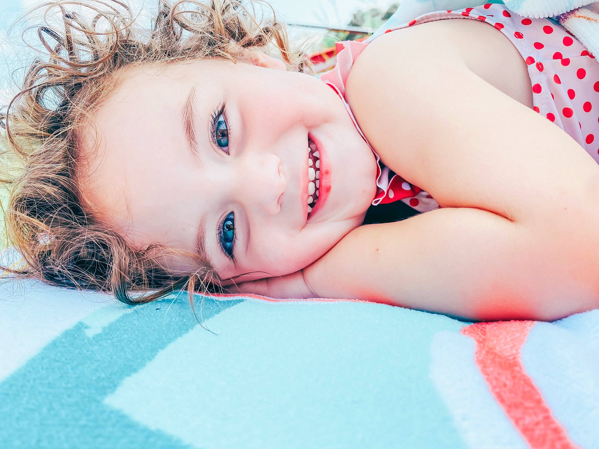 Sara is registered to the contest to win money with this photo: black_hair, comfort, couch, dress, eye, eyelash, flash_photography, grass, happy, human_body, joy, leisure, lip, mouth, neck, people_in_nature, person, shoulder, skin, smile