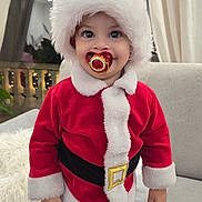 Alessio a rejoint le concours — aidez-le/la à gagner de superbes lots ! child, christmas, couch, curtains, cute, decor, festive, happy, holiday, holiday_outfit, home, indoors, pacifier, portrait, red_clothing, santa_claus_costume, smiling, toddler, white_fur, young_child
