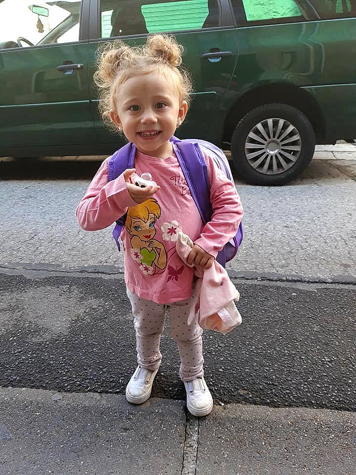 Ti Chat a rejoint le concours — aidez-le/la à gagner de superbes lots ! child, fun, girl, infant, jeans, joy, person, pink, play, product, skin, smile, snapshot, standing, toddler, vacation