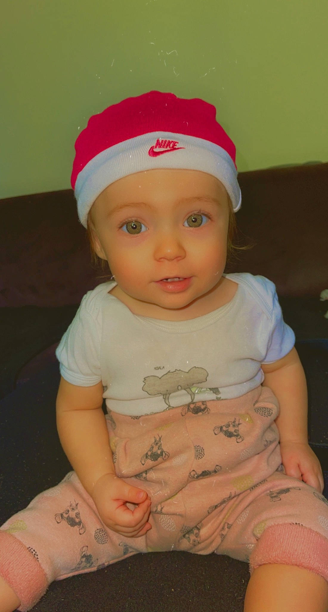 Kayla a rejoint le concours — aidez-le/la à gagner de superbes lots ! baby, baby_toddler_clothing, cap, carmine, cheek, child, chin, costume_hat, fashion_accessory, happy, headwear, holiday, lip, party_supply, peach, person, pink, room, skin, sleeve