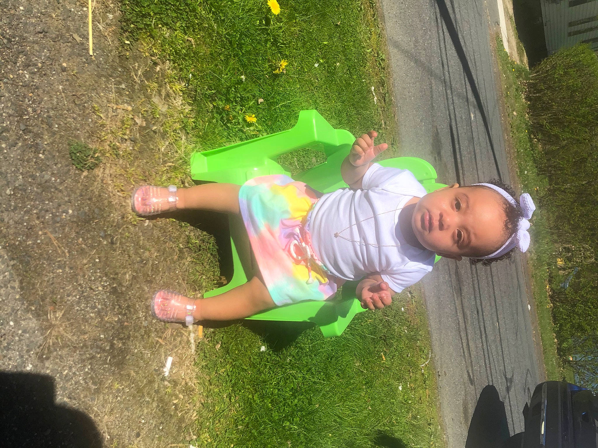 Kambrie is registered to the contest to win money with this photo: fun, grass, green, leisure, person