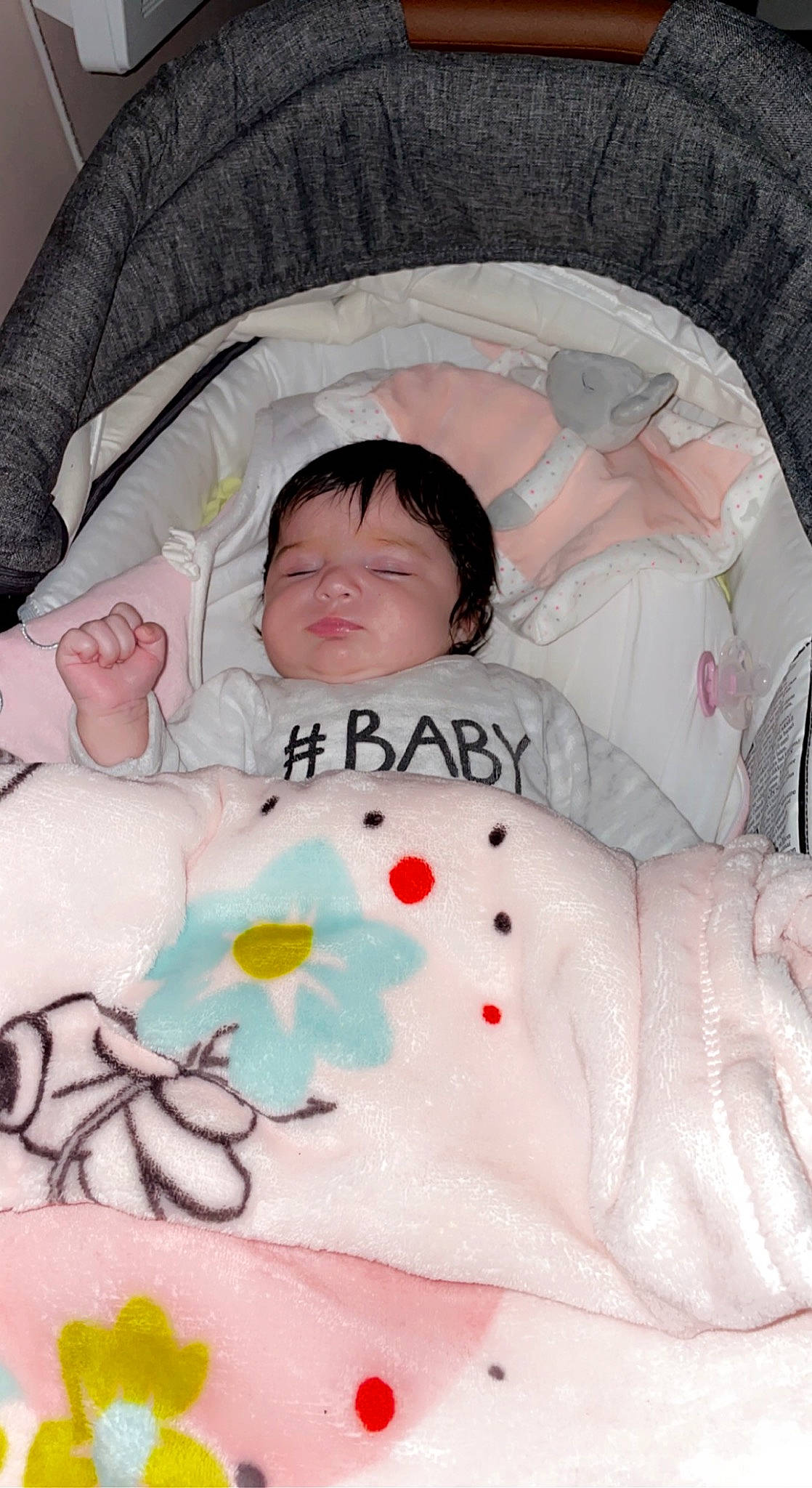 Layla participe au concours pour gagner de l'argent avec cette photo : baby, baby_products, baby_safety, baby_sleeping, baby_toddler_clothing, cheek, child, comfort, eye, face, head, infant_bed, linens, mammal, person, pink, skin, textile, toddler, vertebrate