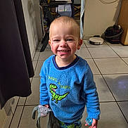 Max participe au concours pour gagner de l'argent avec cette photo : toddler, child, smiling, indoor, pajamas, blue_clothing, stuffed_toy, pacifier, floor_tile, face, short_hair, toy, happy, person, home, curtain, cabinet, vacuum_cleaner, dinosaur, red_marks